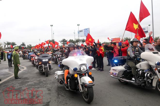Dàn mô tô 'khủng' đón đoàn U23 Viêt Nam ảnh 1
