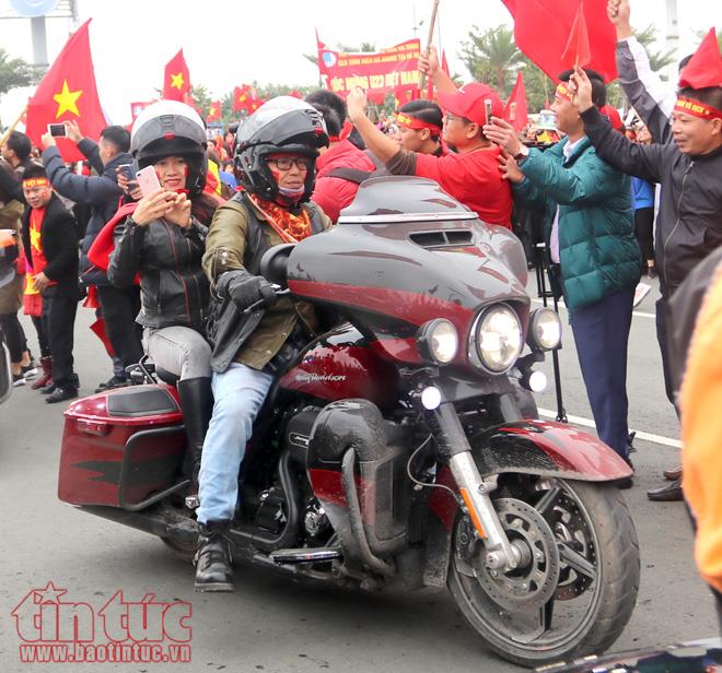 Dàn mô tô 'khủng' đón đoàn U23 Viêt Nam ảnh 2