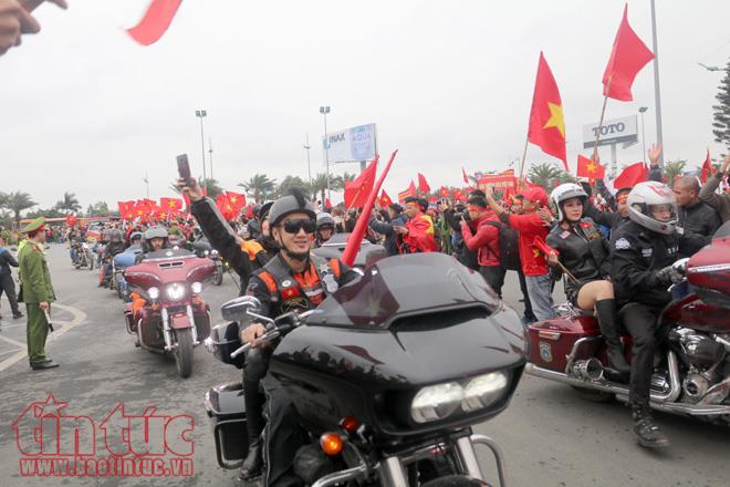 Dàn mô tô 'khủng' đón đoàn U23 Viêt Nam ảnh 4