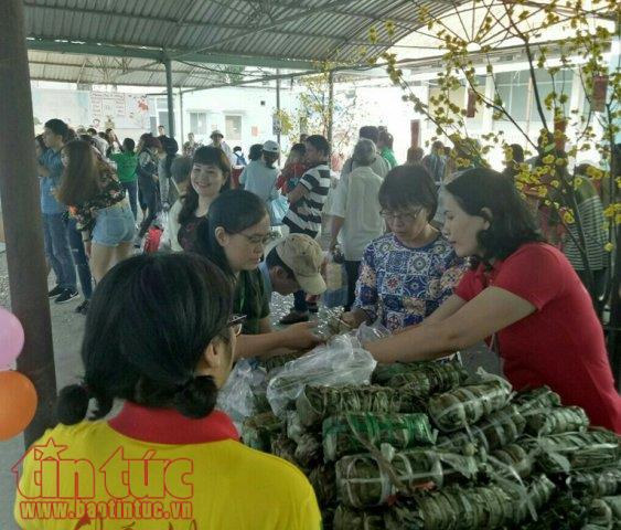 Ấm áp phiên chợ Tết 0 đồng cho bệnh nhân nghèo ảnh 2