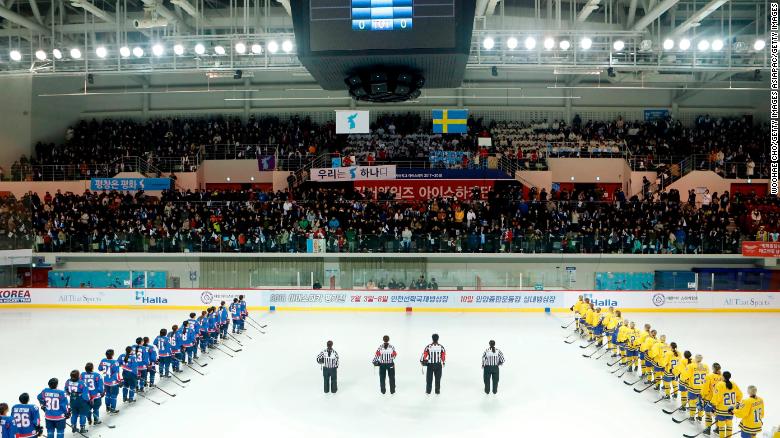Đội hockey nữ liên Triều lần đầu ra sân thi đấu ảnh 1