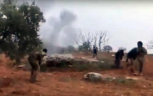 Video phi công Nga lái Su-25 tự sát bằng lựu đạn khi bị phiến quân bao vây ảnh 1