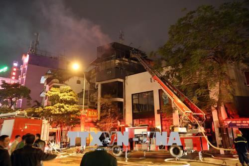 Cháy nhà 4 tầng trên phố Trần Duy Hưng, Hà Nội ảnh 3