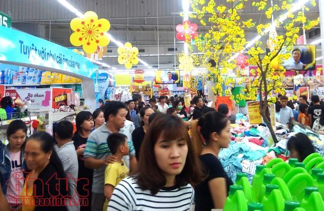 Sắm Tết tại siêu thị: Đông, vui nhưng chưa quá tải ảnh 3