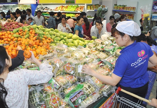 Đông nghịt người dân đến chợ, siêu thị mua sắm hàng Tết ảnh 2
