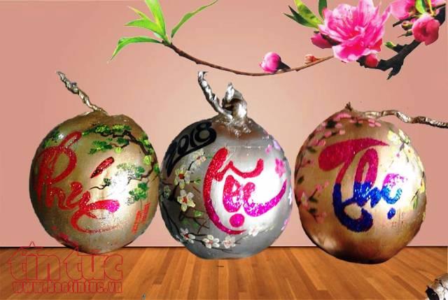Dân mạng 'săn' quả in khắc chữ độc đáo bày mâm ngũ quả Tết