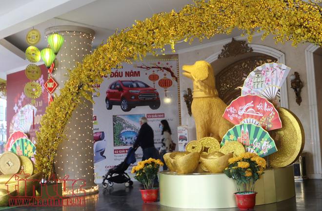 Trung tâm Hà Nội rực rỡ trước thềm Tết Nguyên đán ảnh 9