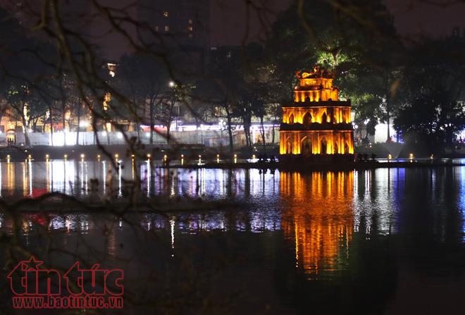 Trung tâm Hà Nội rực rỡ trước thềm Tết Nguyên đán ảnh 17