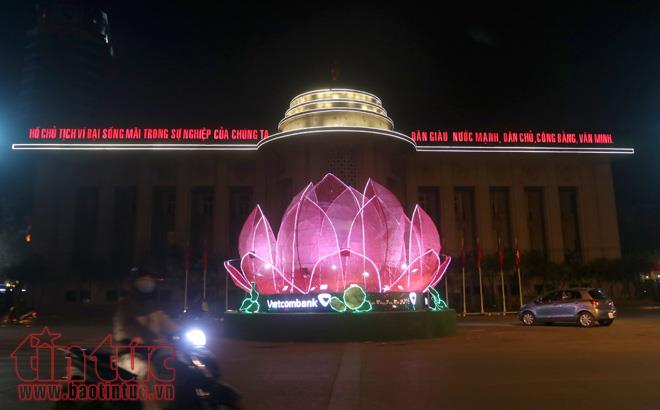 Trung tâm Hà Nội rực rỡ trước thềm Tết Nguyên đán ảnh 18