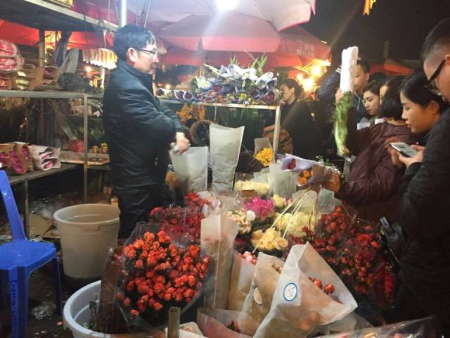 Chợ hoa Quảng Bá, Hà Nội họp xuyên đêm những ngày cận Tết ảnh 3