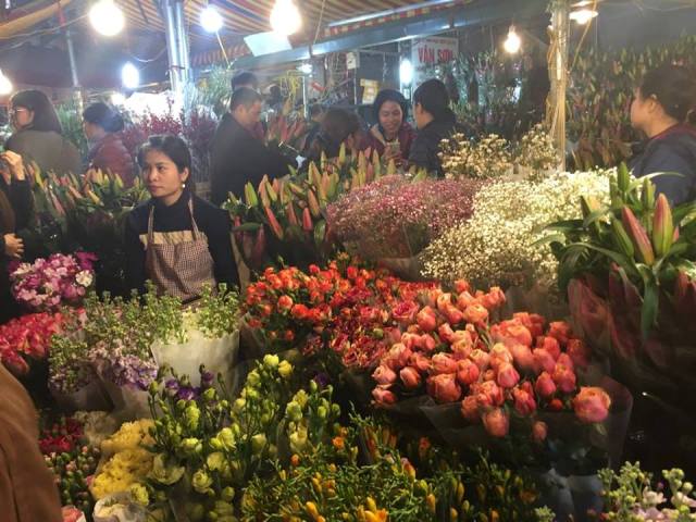 Chợ hoa Quảng Bá, Hà Nội họp xuyên đêm những ngày cận Tết ảnh 6
