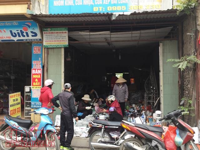 Chiều 30 Tết: Người Hà Nội thảnh thơi sắm sửa đón năm mới ảnh 2