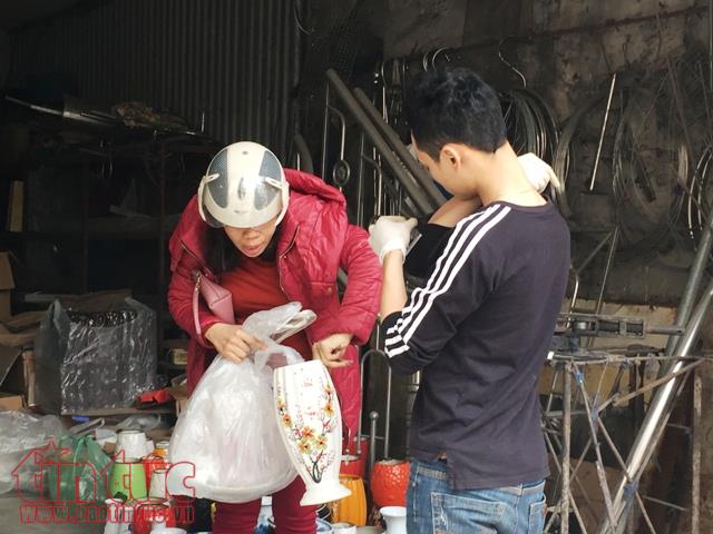 Chiều 30 Tết: Người Hà Nội thảnh thơi sắm sửa đón năm mới ảnh 4