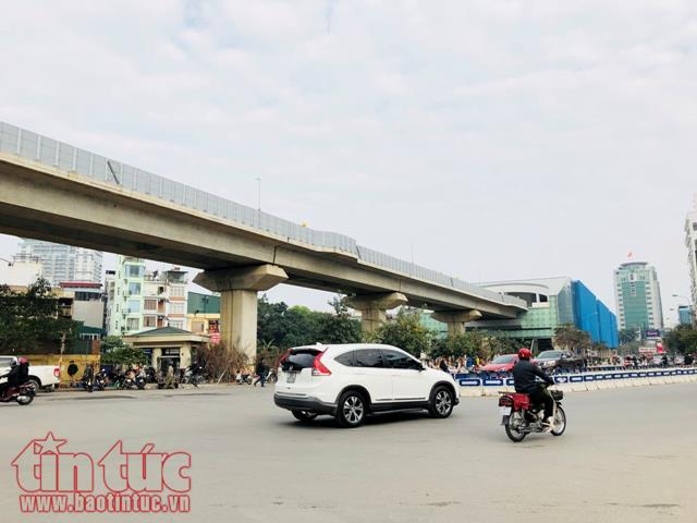Chiều 30 Tết: Người Hà Nội thảnh thơi sắm sửa đón năm mới ảnh 9