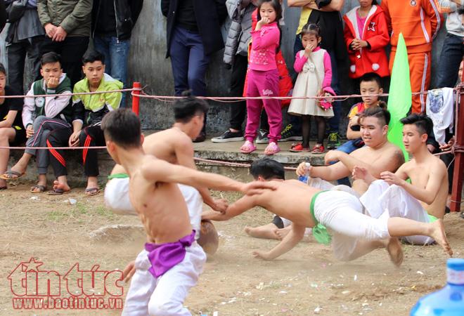 Tưng bừng hội vật cầu Thúy Lĩnh Hà Nội ảnh 9