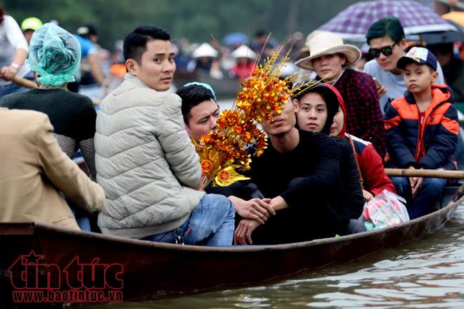 Hàng vạn người trẩy hội Chùa Hương ảnh 4