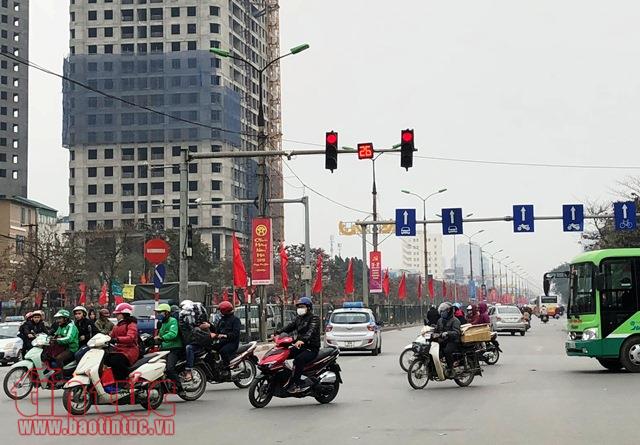 Chiều 6 Tết, cửa ngõ Thủ đô đông đúc nhưng không ùn tắc ảnh 3
