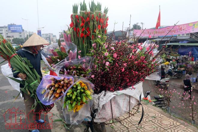 Thú chơi hoa đào sau Tết của người Hà Nội ảnh 7