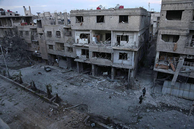 Xót xa cảnh người Syria mắc kẹt trong 'tử địa' Đông Ghouta sau cơn mưa bom ảnh 2