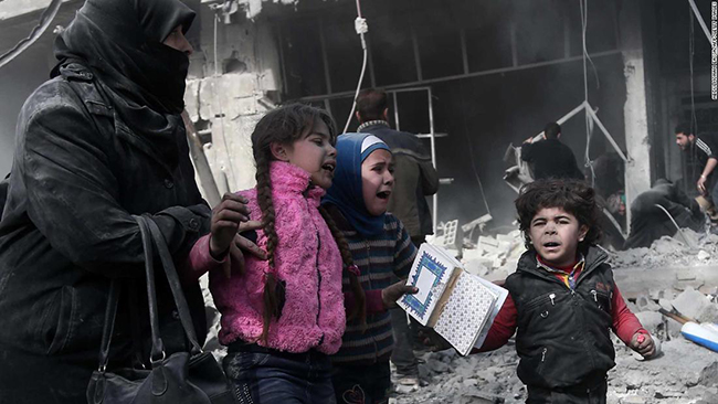 Xót xa cảnh người Syria mắc kẹt trong 'tử địa' Đông Ghouta sau cơn mưa bom ảnh 5