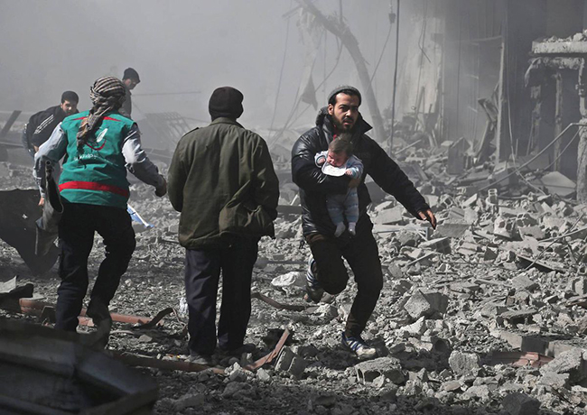 Xót xa cảnh người Syria mắc kẹt trong 'tử địa' Đông Ghouta sau cơn mưa bom ảnh 7