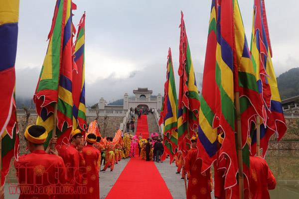 Hàng vạn người về dự lễ khai hội Xuân Yên Tử 2018 ảnh 2