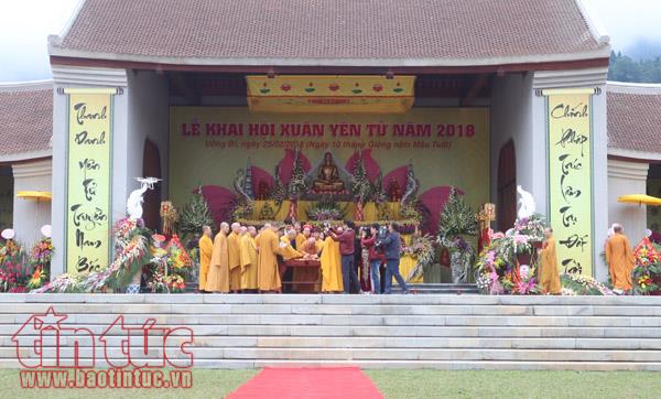 Hàng vạn người về dự lễ khai hội Xuân Yên Tử 2018 ảnh 5