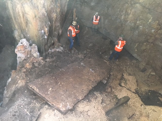 Sập đường để lộ cả một hang động ngay giữa thủ phủ bang Texas, Mỹ ảnh 1