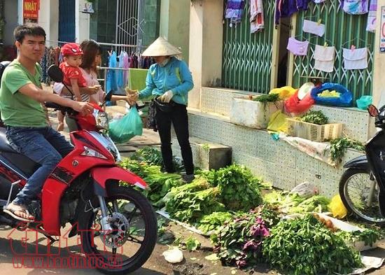 Hoa tươi, thực phẩm chay tăng nhẹ trước ngày rằm tháng Giêng ảnh 2