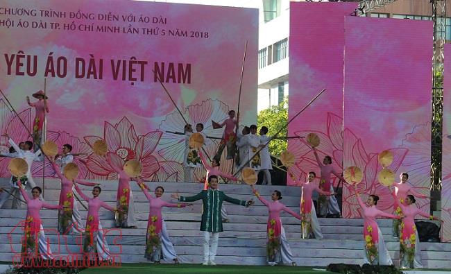 3.000 người tham gia đồng diễn với áo dài trên phố đi bộ Nguyễn Huệ ảnh 4