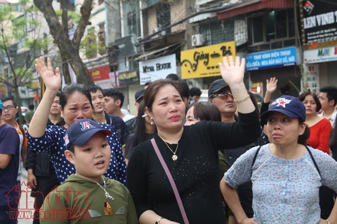 Giây phút xúc động tiễn thanh niên Thủ đô lên đường nhập ngũ ảnh 14