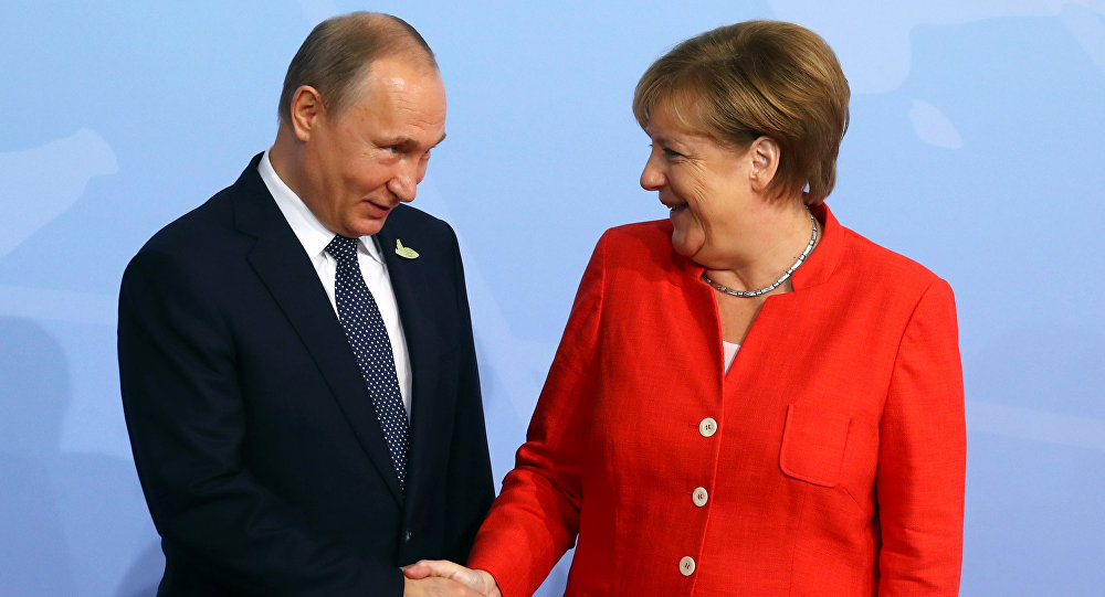 Thủ tướng Merkel thỉnh thoảng gửi tặng ông Putin bia Đức ảnh 1