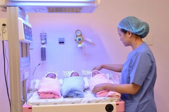 'Đánh đu' tính mạng của mẹ và bé khi sinh theo trào lưu 'thuận tự nhiên' ảnh 1