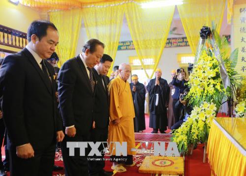 Phó Thủ tướng Trương Hòa Bình viếng Trưởng lão Hòa thượng Thích Thanh Sam ảnh 1