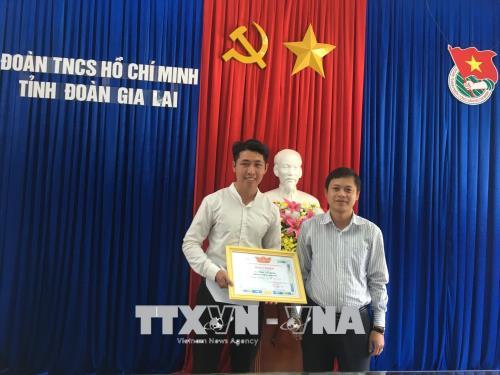 Khen thưởng đoàn viên trả lại gần 90 triệu đồng cho người đánh rơi ảnh 1