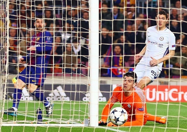 ‘Siêu nhân’ Messi rực sáng đưa Barcelona vào tứ kết Champions League ảnh 1