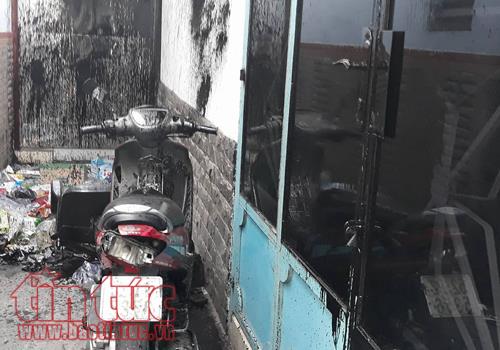 Giang hồ đập phá, dùng bom sơn ném vào nhà dân ảnh 1