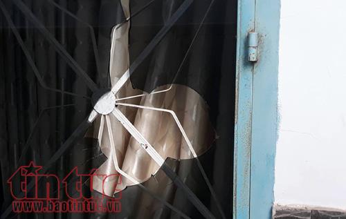 Giang hồ đập phá, dùng bom sơn ném vào nhà dân ảnh 2