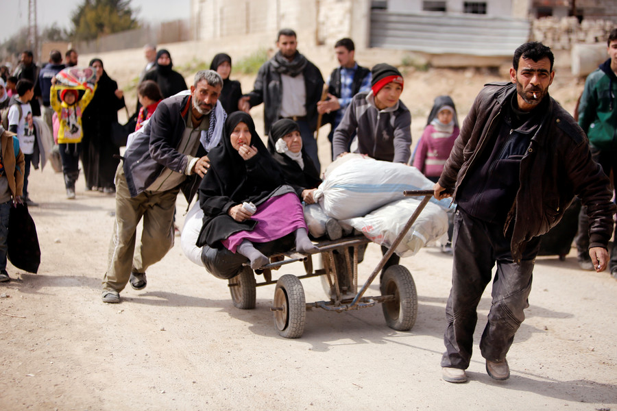 Chùm ảnh hàng chục nghìn dân thường Syria tháo chạy khỏi điểm nóng Đông Ghouta ảnh 4