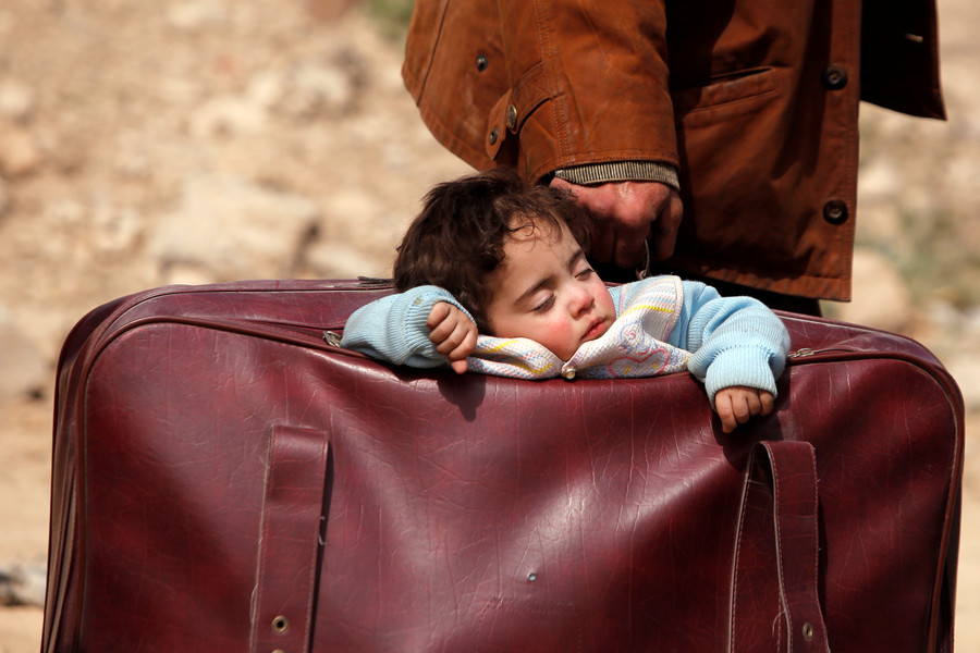 Chùm ảnh hàng chục nghìn dân thường Syria tháo chạy khỏi điểm nóng Đông Ghouta ảnh 5