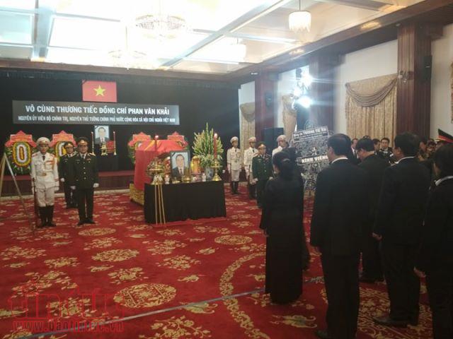 Xúc động lễ viếng nguyên Thủ tướng Phan Văn Khải tại TP Hồ Chí Minh ảnh 3