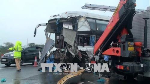 Đau xót vụ cháy chung cư Carina Plaza, xe khách đấu đầu xe cứu hỏa chạy ngược chiều trên cao tốc ảnh 2