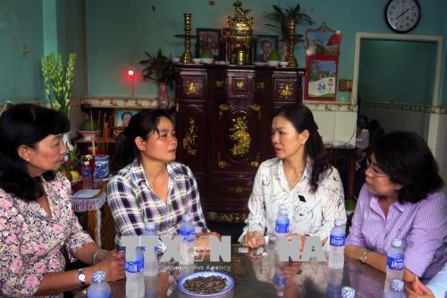 Ủy ban Trung ương MTTQ Việt Nam thăm hỏi gia đình và nạn nhân vụ cháy chung cư Carina ảnh 1