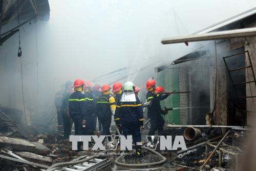 Vụ cháy chợ Quang, Hà Nội: Hàng trăm gian hàng bị thiêu rụi ảnh 2