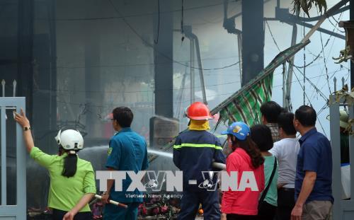 Vụ cháy chợ Quang, Hà Nội: Hàng trăm gian hàng bị thiêu rụi ảnh 3