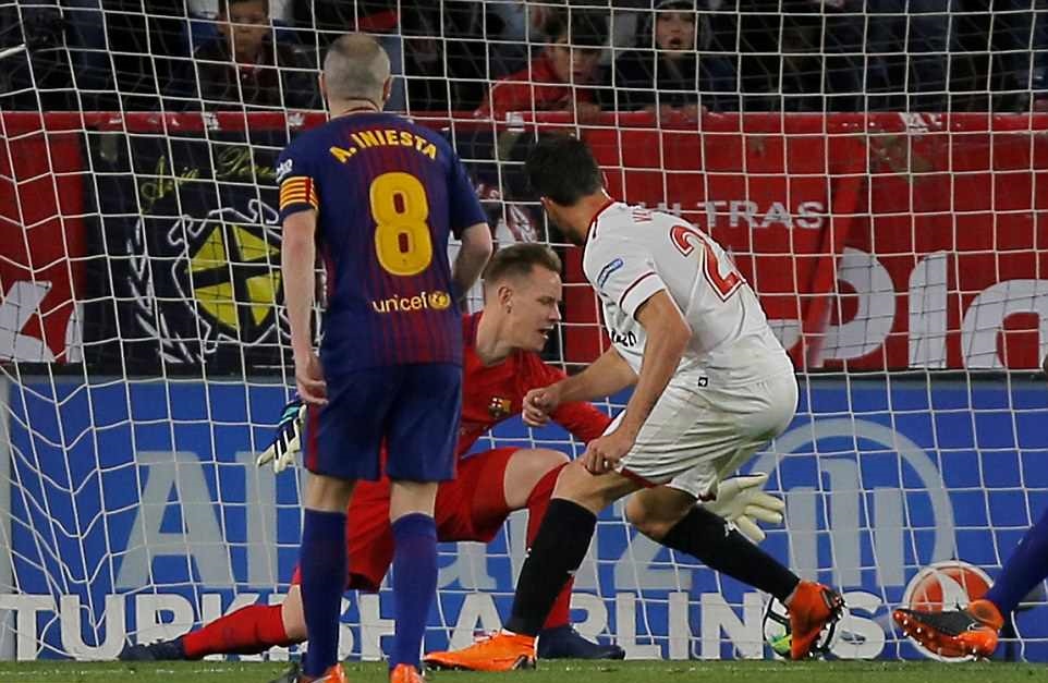 Xem clip Messi tỏa sáng phút 89 giúp Barca thoát thua trước Sevilla ảnh 1
