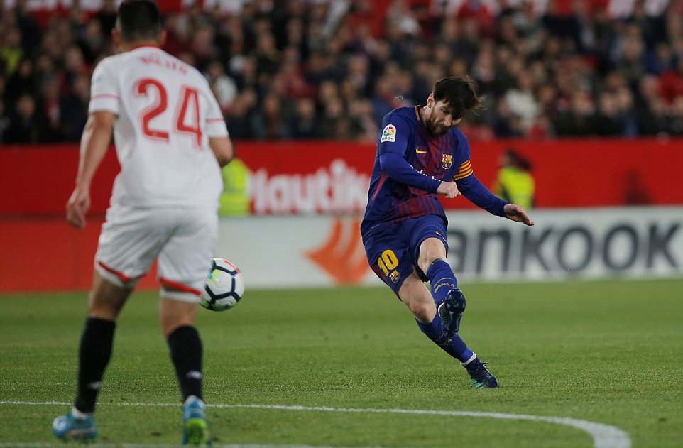 Xem clip Messi tỏa sáng phút 89 giúp Barca thoát thua trước Sevilla ảnh 3