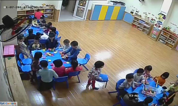 Khi phụ huynh soi camera lớp học ảnh 1