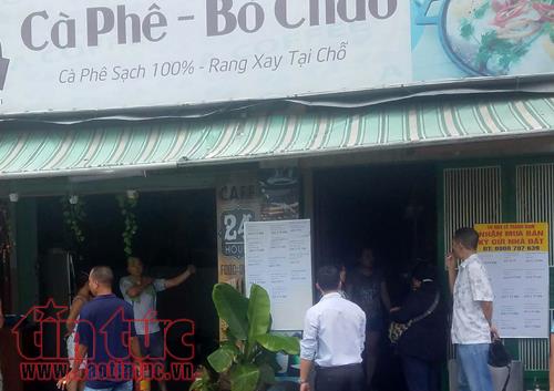 Giải cứu cụ ông 70 tuổi mắc kẹt trong đám cháy ở TP Hồ Chí Minh ảnh 1