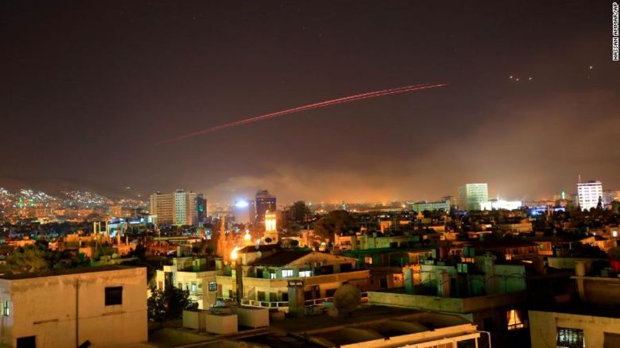 Lưới lửa phòng không Syria rực sáng bầu trời Damascus, 13 tên lửa liên quân Anh-Pháp-Mỹ bị bắn hạ ảnh 1
